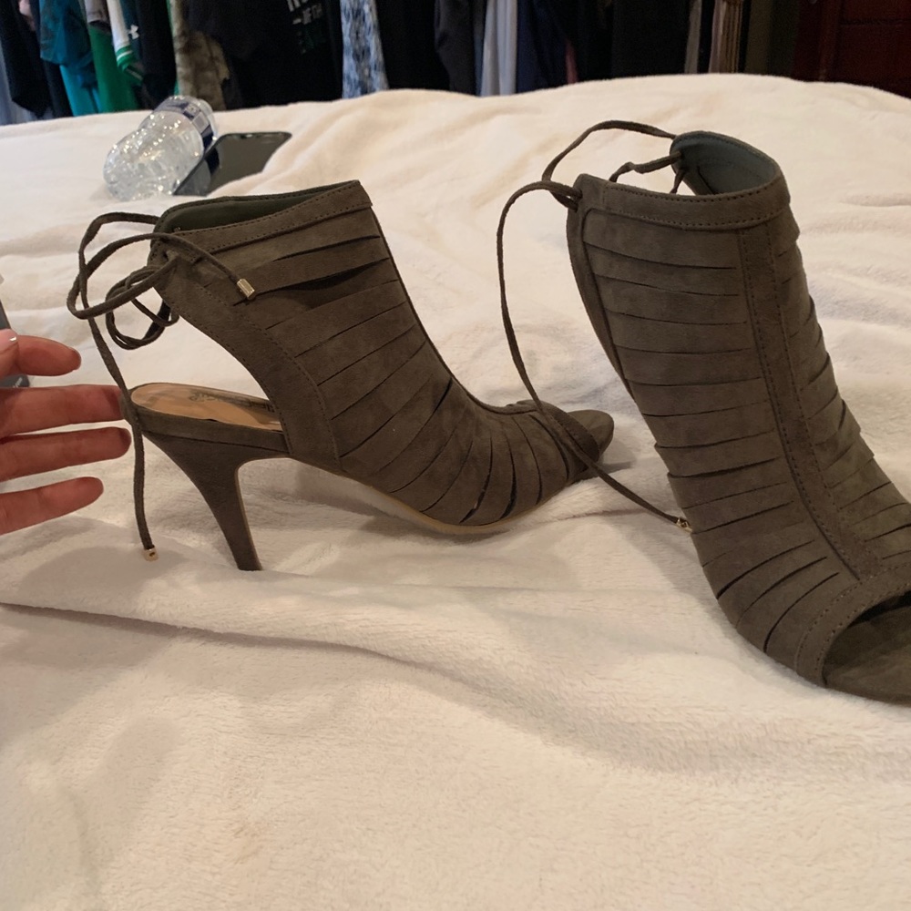 Heels - Picture 2 of 3